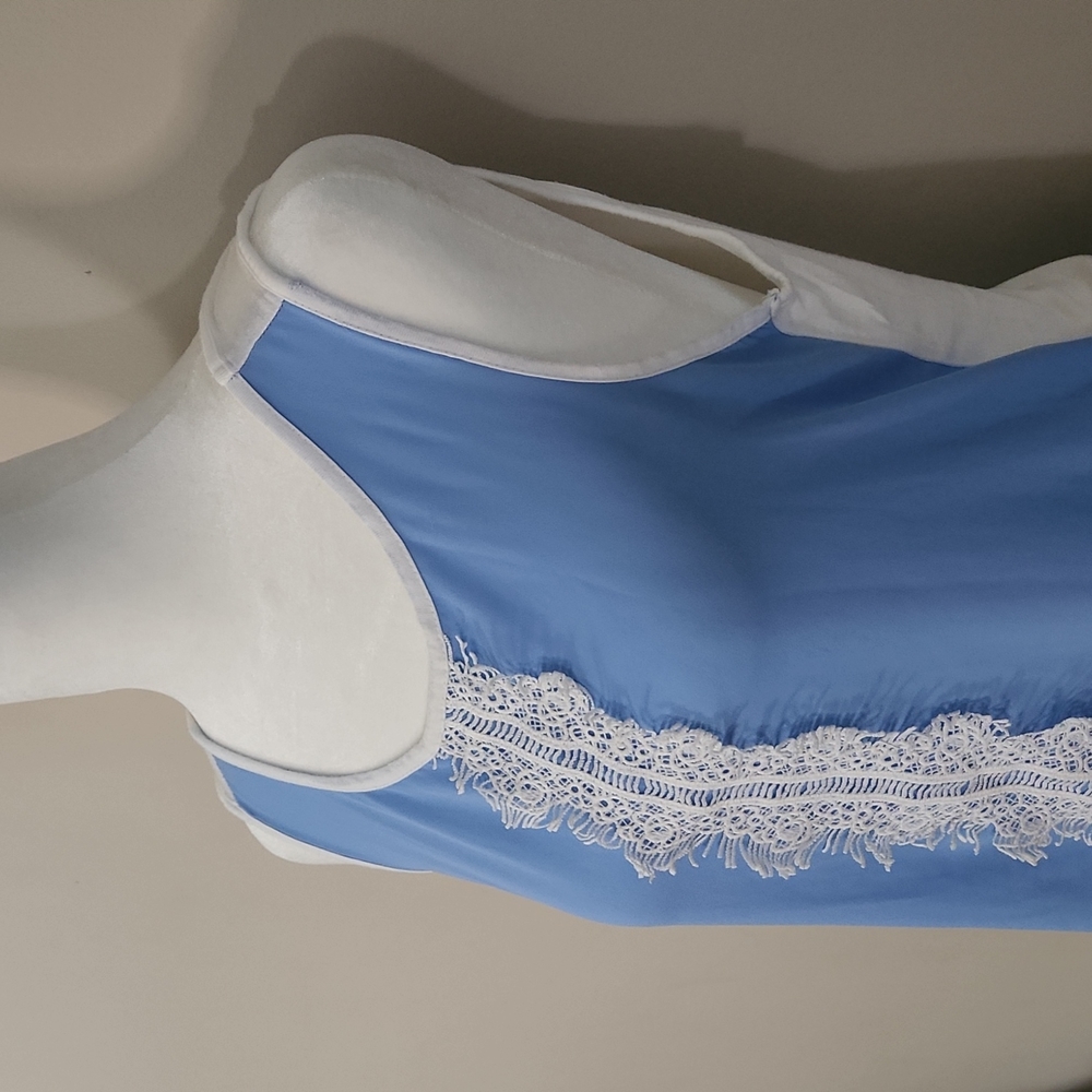 HeartSoul Contrasting Hi/Low Tank Top - Picture 2 of 10